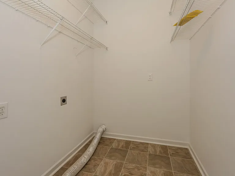 8264 Chatham Oaks Dr — Photo 14