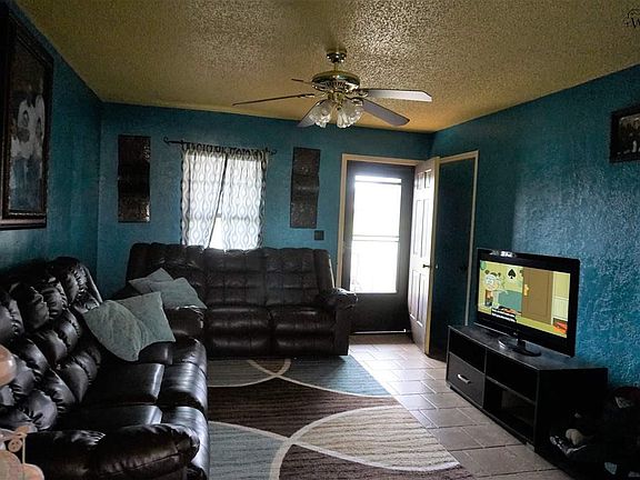 3rd image of 416 W Mesquite St