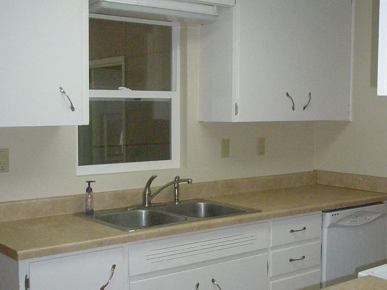 8204 SE 74th Ave — Photo 3