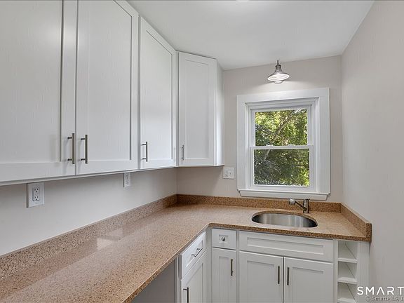 4th image of 94 Bassett Street