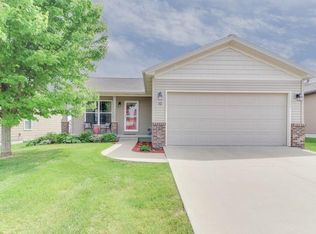 12 Barclay Ct, Bloomington, IL 61705