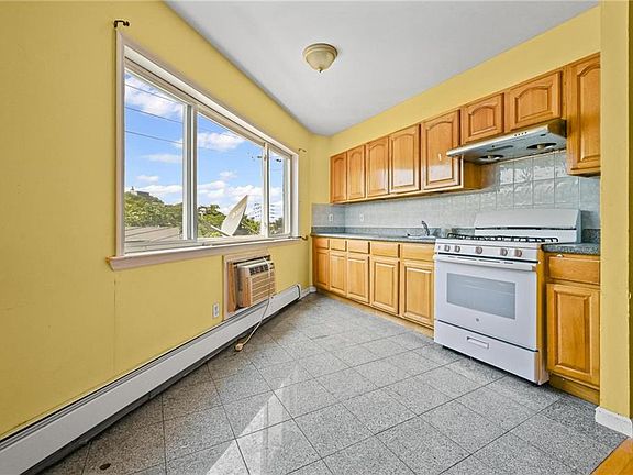 5th image of 2301 W 7th St