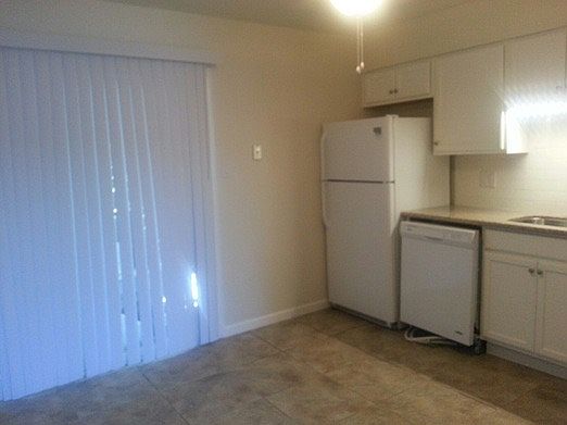 2nd image of 1017 H St APT 14