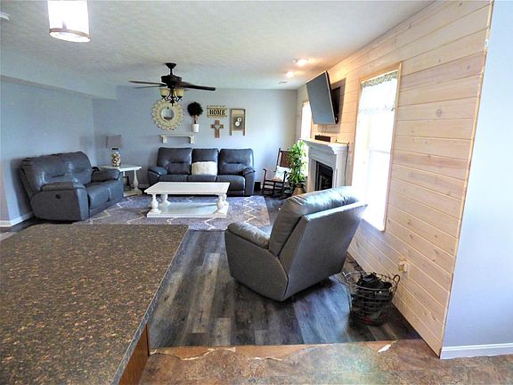4th image of 584 Hafton Ct