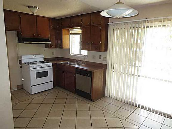 3rd image of 8624 Mettler Dr