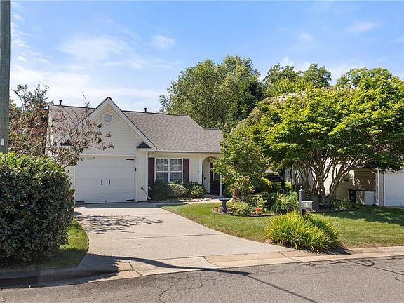5th image of 2458 Somerset Place Dr