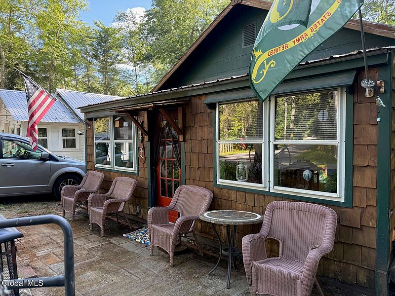 3rd image of 62 Village View Road