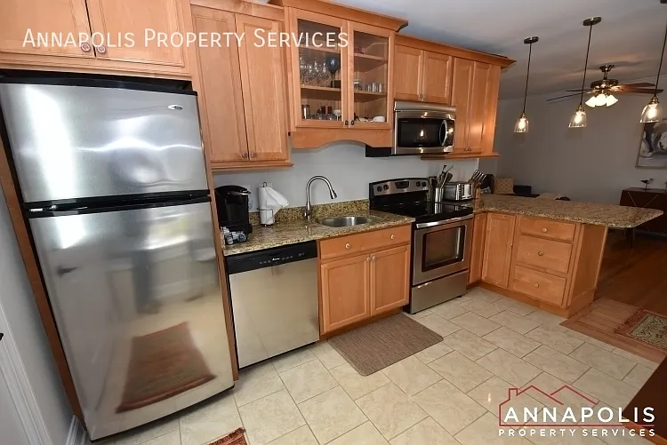 1329 Washington Dr — Photo 2