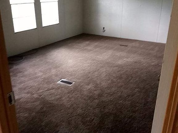 Master bedroom w/new carpet