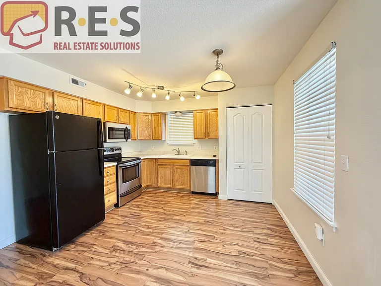 1631 S Deframe St #B8 — Photo 5