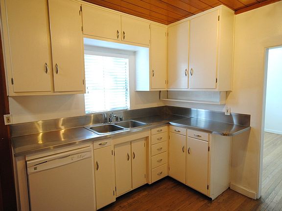2nd image of 2124 Oxford Ave SE