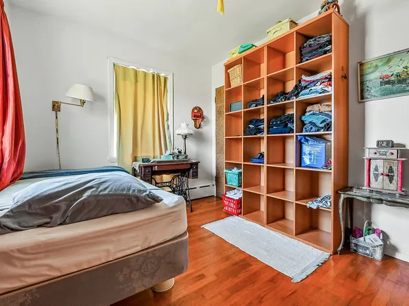 9966 165th Ave, Howard Beach, NY 11414