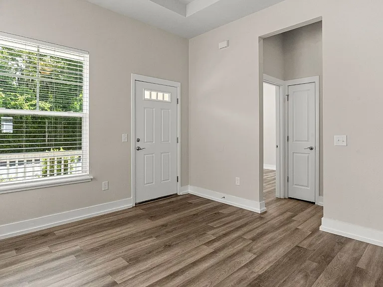 420 NW 1st St — Photo 10