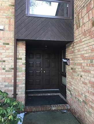 3rd image of 165 Willowbrook Dr