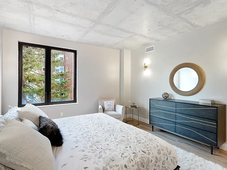 3707 Blackstone Ave #400 — Photo 6