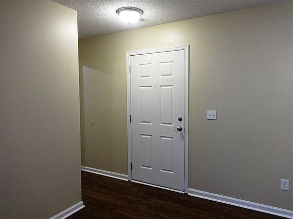 2nd image of 102 Hunters Wood Dr