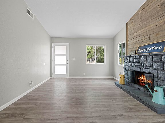 5th image of 2334 Rosewood Ave