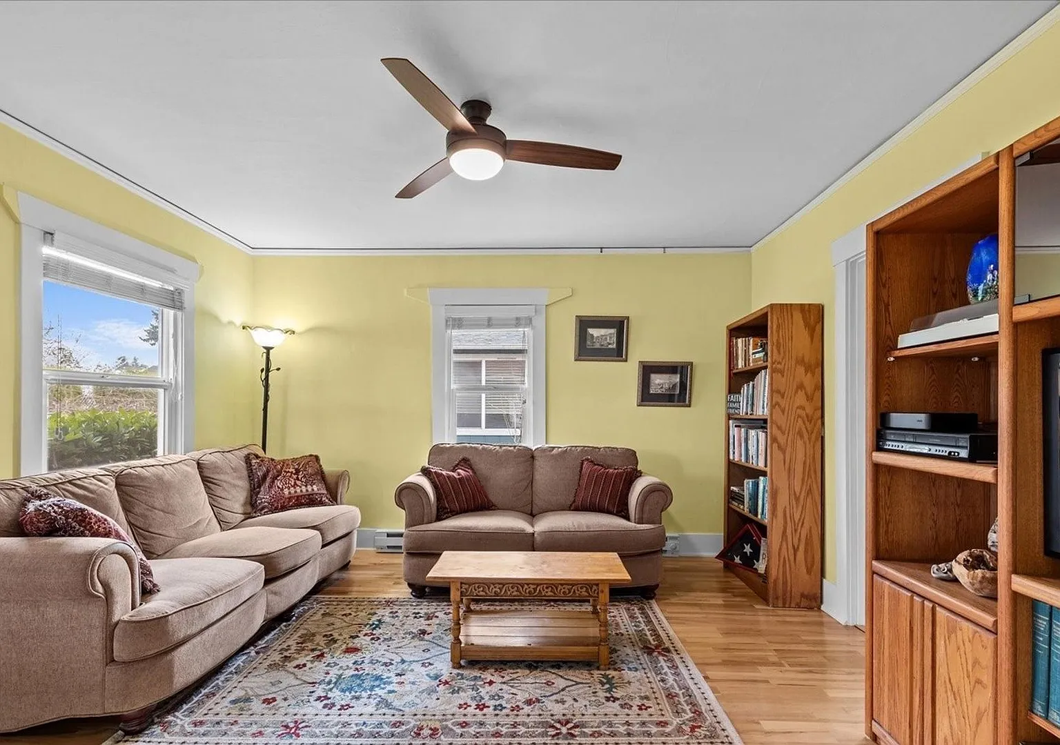 Charming 2 Bedroom Home in Tacoma — Photo 3