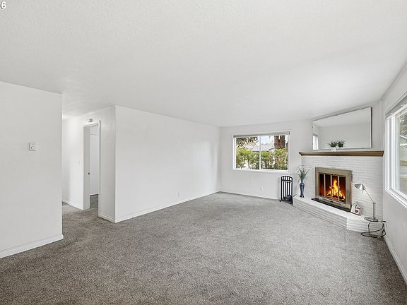 4th image of 3090 Willakenzie Rd