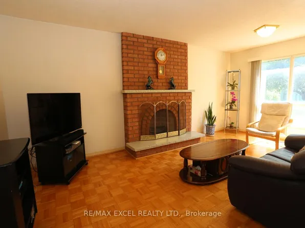 93 Olivewood Dr, Markham, ON L3S 3E2