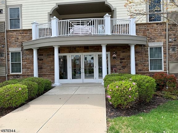 3rd image of 453 Victoria Dr
