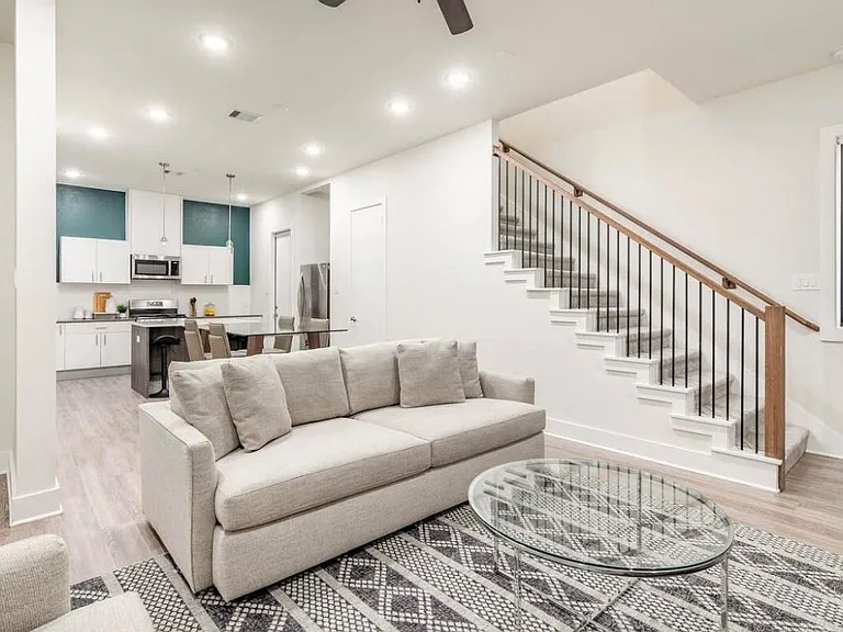 10211 Las Nubes Ave — Photo 30