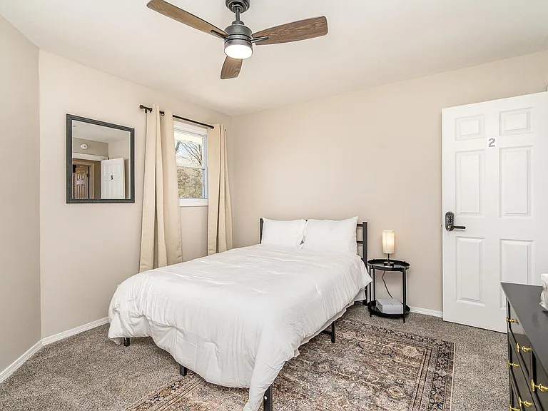 N Avondale Cir — Photo 1