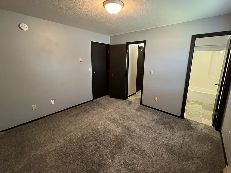 723 S Congress St — Photo 6