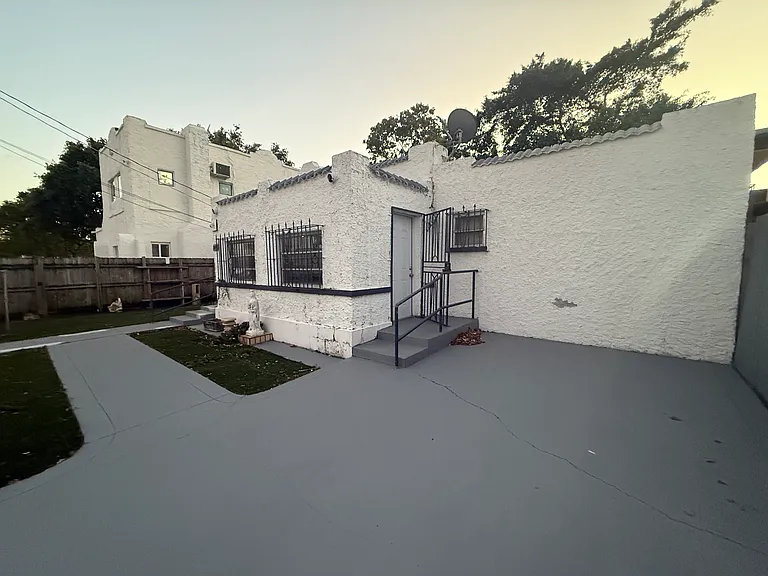 732 NW 12th Ct — Photo 3
