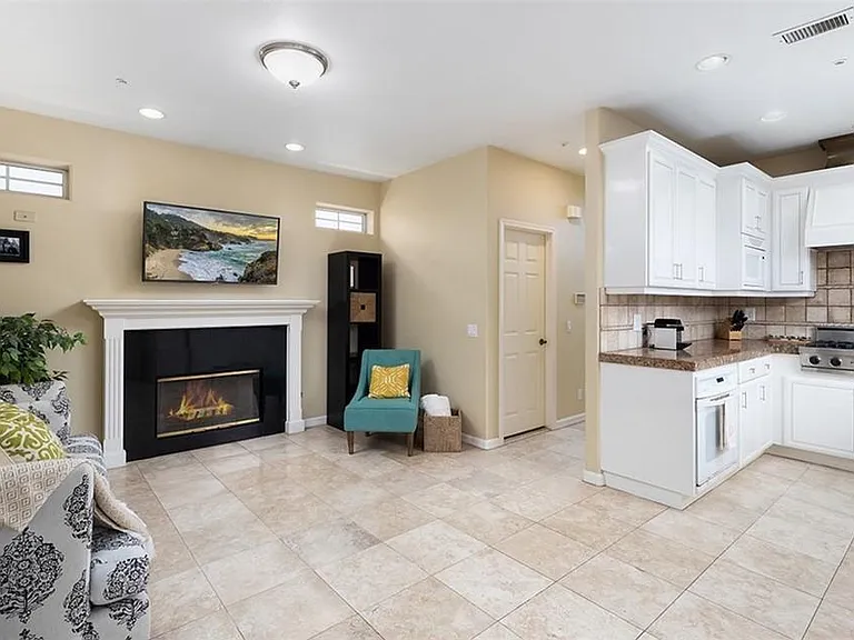 179 Mesa Dr — Photo 16