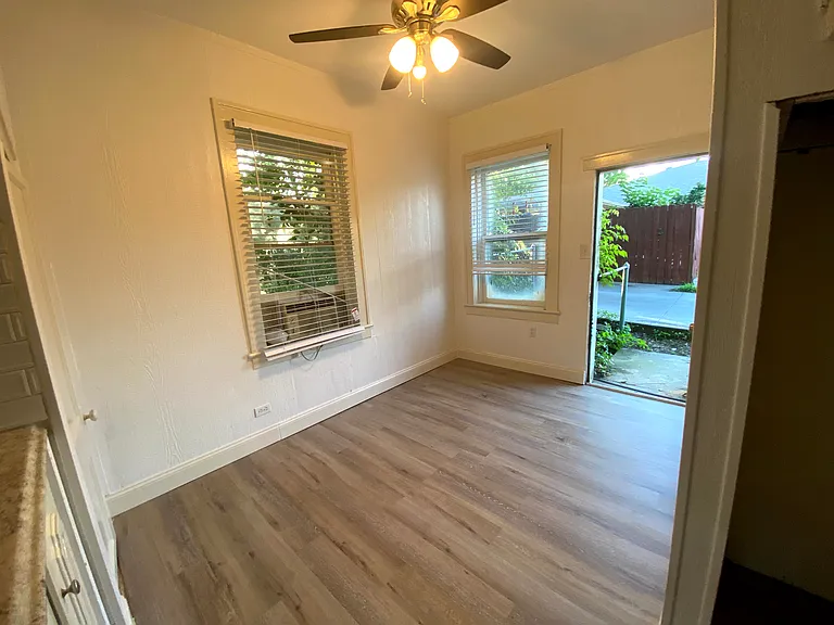 410 SW 4th Ave #B — Photo 8