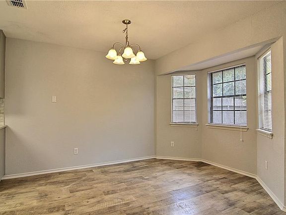 4th image of 3021 Twin Creek Dr