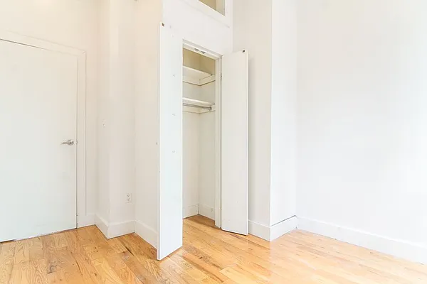 Rented by EXR | media 12