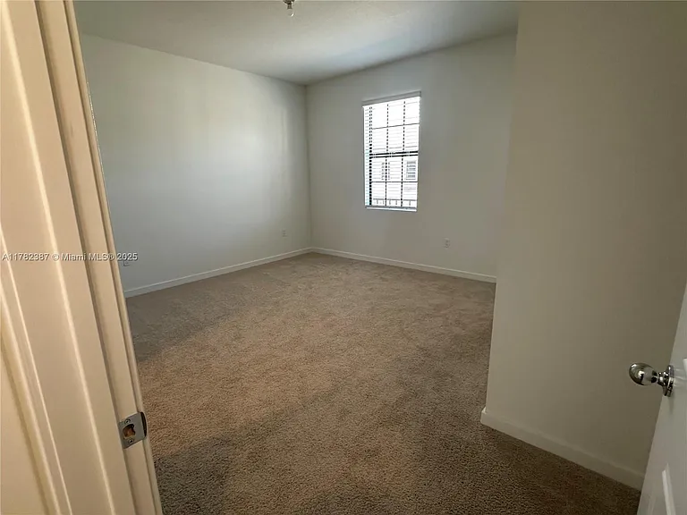 822 SW 11th Ter — Photo 27
