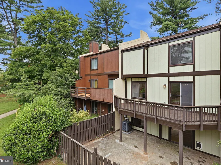 11092 Saffold Way — Photo 34