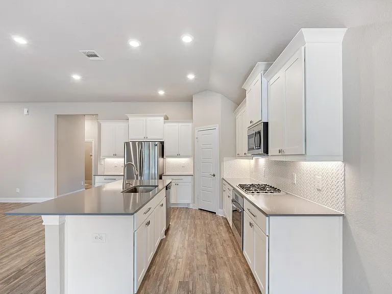 18716 Laurel Hills Dr — Photo 8