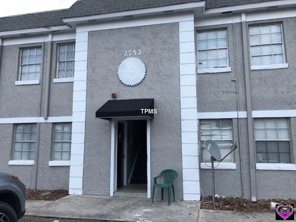 2 bed, 1.5 bath, 992 sqft, $1,355 — Photo 1