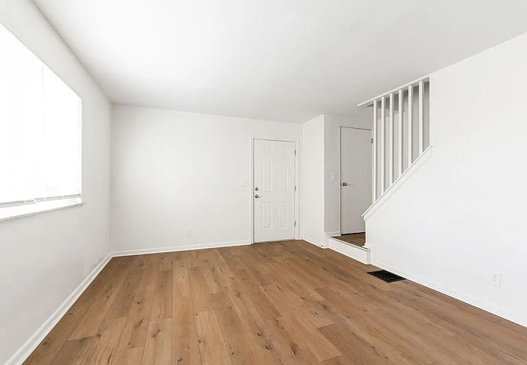 4040 Halsey Pl — Photo 7