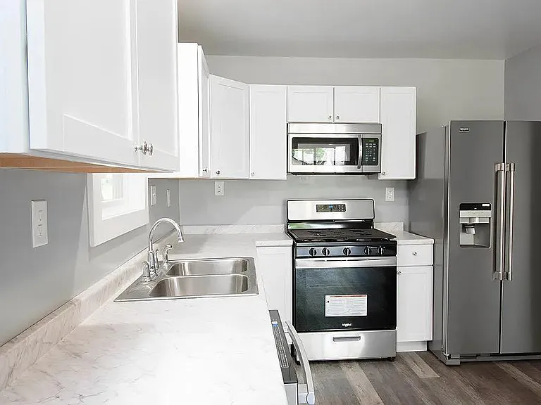 122 W 17th St — Photo 7
