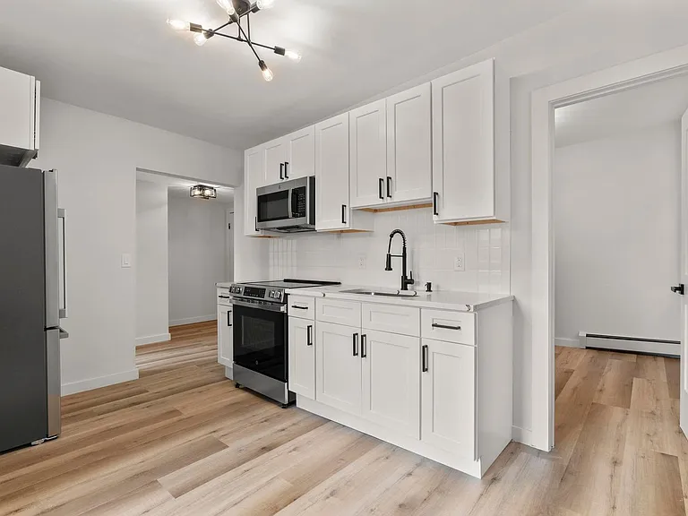 411-431 N Main St #8 — Photo 12