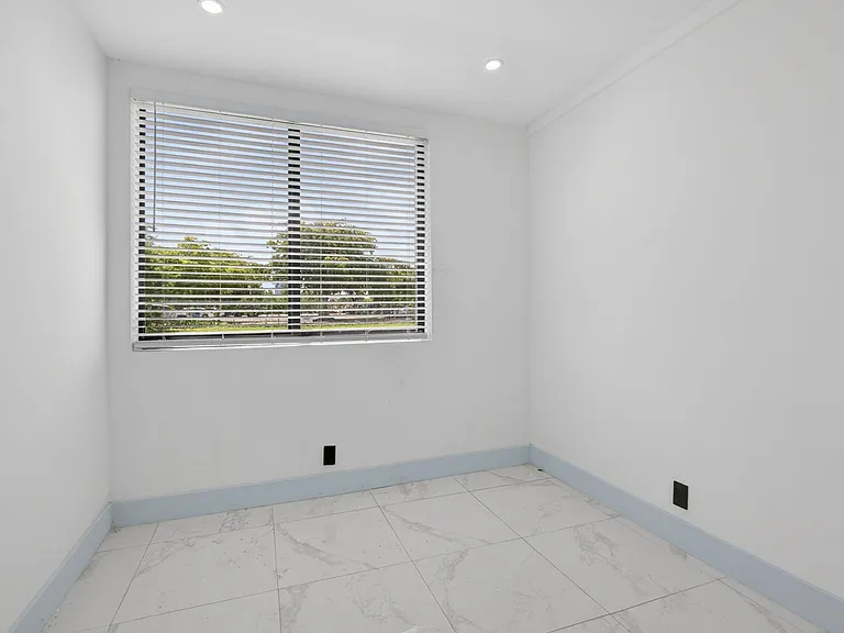 324 20th St #14 — Photo 7