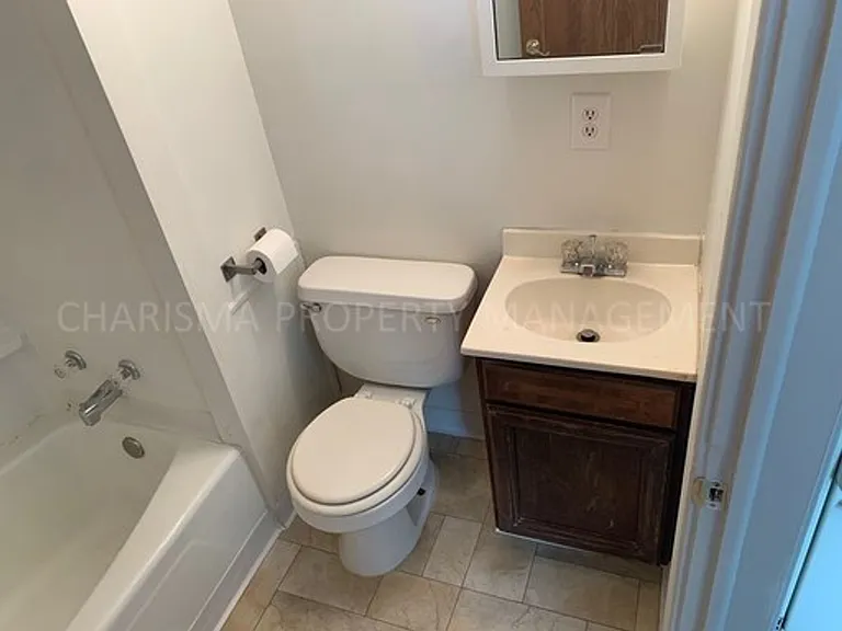 817 W 11th St #1 — Photo 20