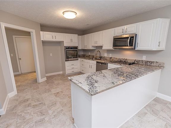 5th image of 3266 Greentree Cir