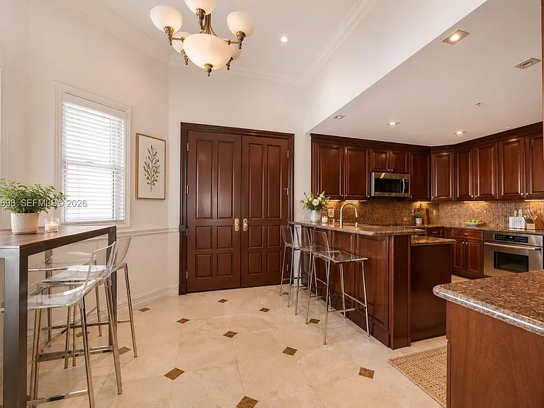 13633 Deering Bay Dr #Penthouse 285 — Photo 8