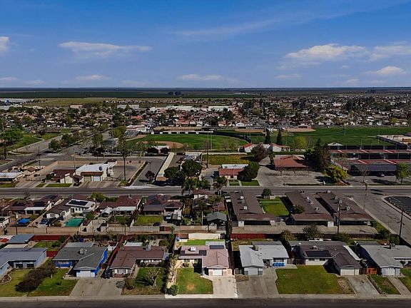 4th image of 2326 Sycamore St