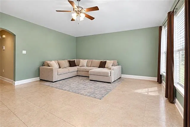 3 bed, 2.0 bath, 1420 sqft, $1,700 — Photo 3