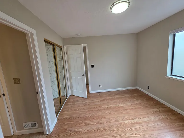 27 El Camino Real #2 — Photo 17