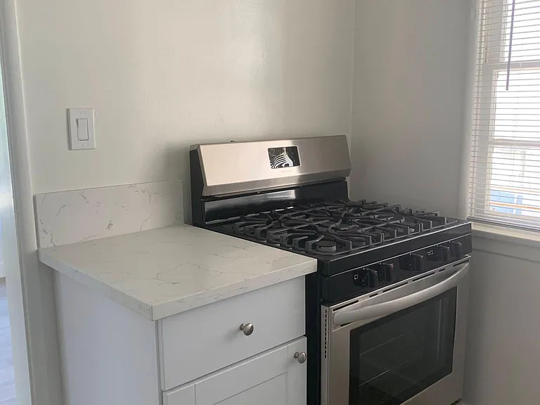 4 1241south Bundy Dr #4 — Photo 35