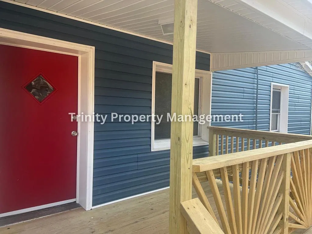 2652 E Main St — Photo 2