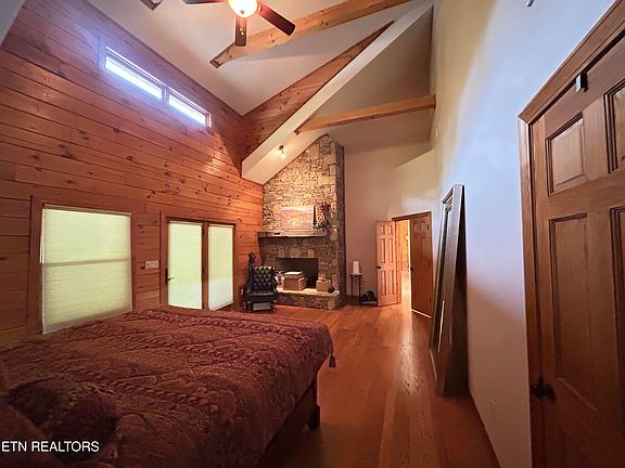 17th image of 150 Red Oak Dr